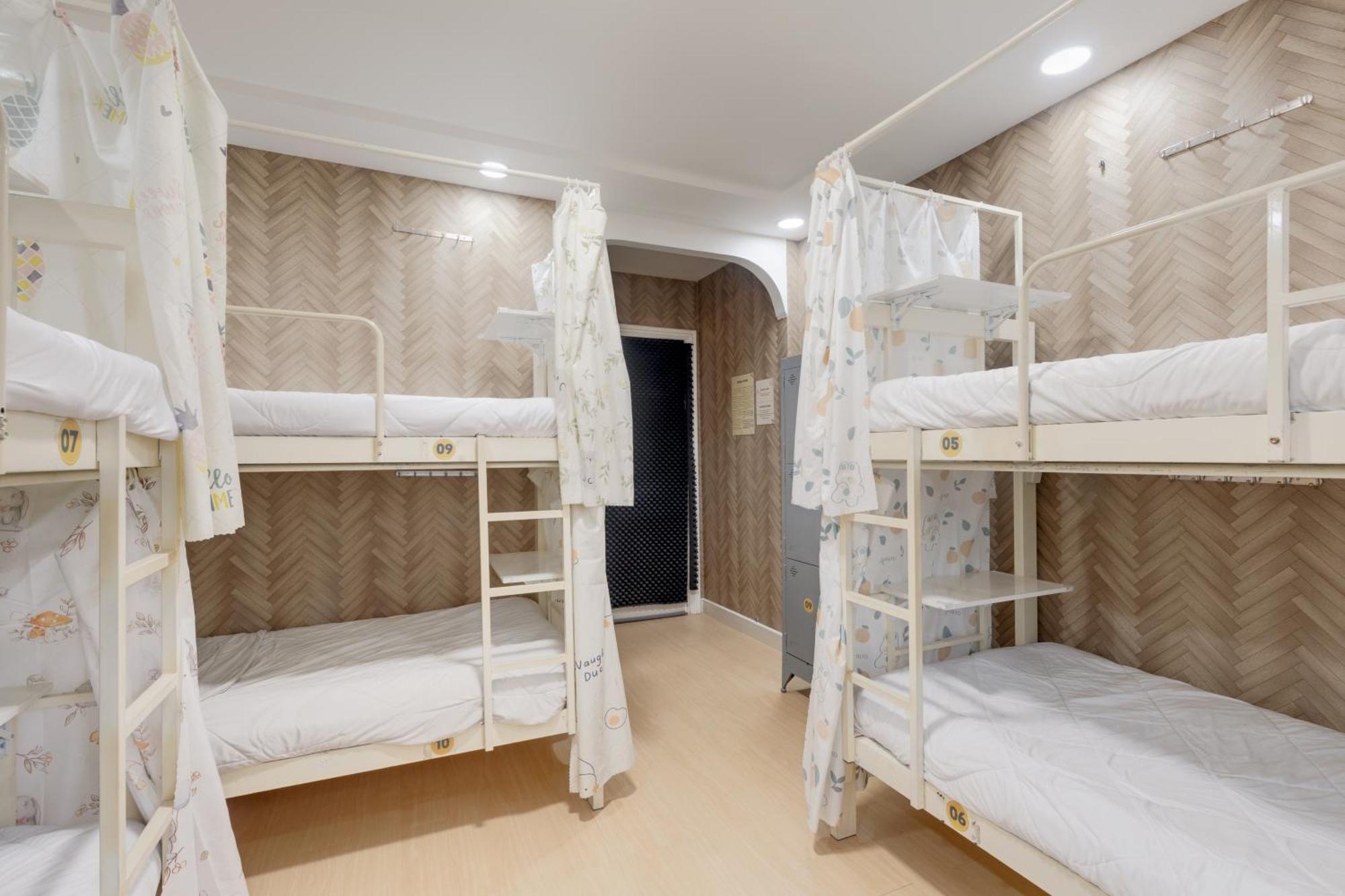Saigon Authentic Hostel - Daily Walking Morning City Tour, Fresh Daily Breakfast, Gym & Rooftop Billiard Thành Pho Ho Chí Minh Esterno foto