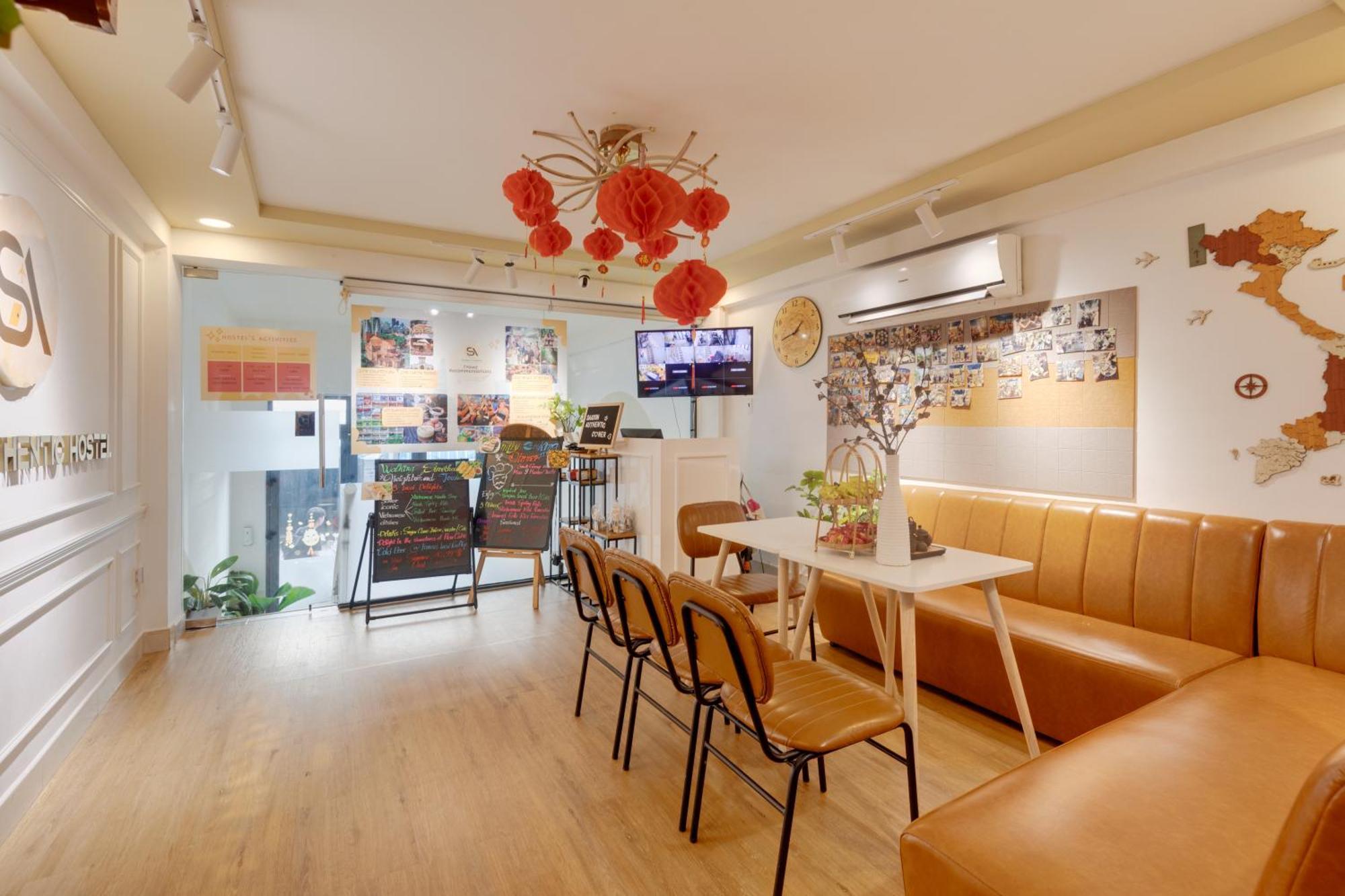Saigon Authentic Hostel - Daily Walking Morning City Tour, Fresh Daily Breakfast, Gym & Rooftop Billiard Thành Pho Ho Chí Minh Esterno foto