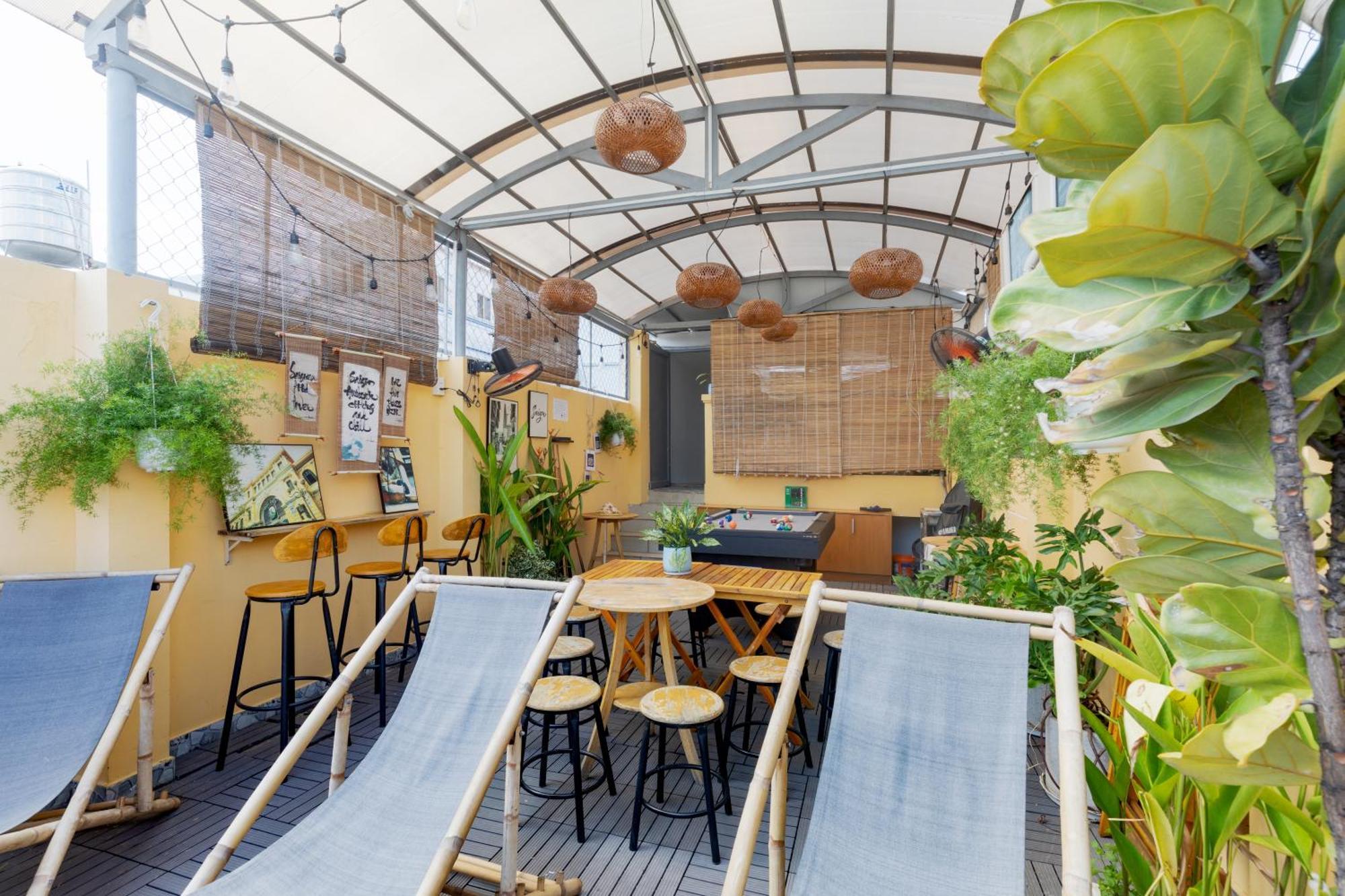Saigon Authentic Hostel - Daily Walking Morning City Tour, Fresh Daily Breakfast, Gym & Rooftop Billiard Thành Pho Ho Chí Minh Esterno foto
