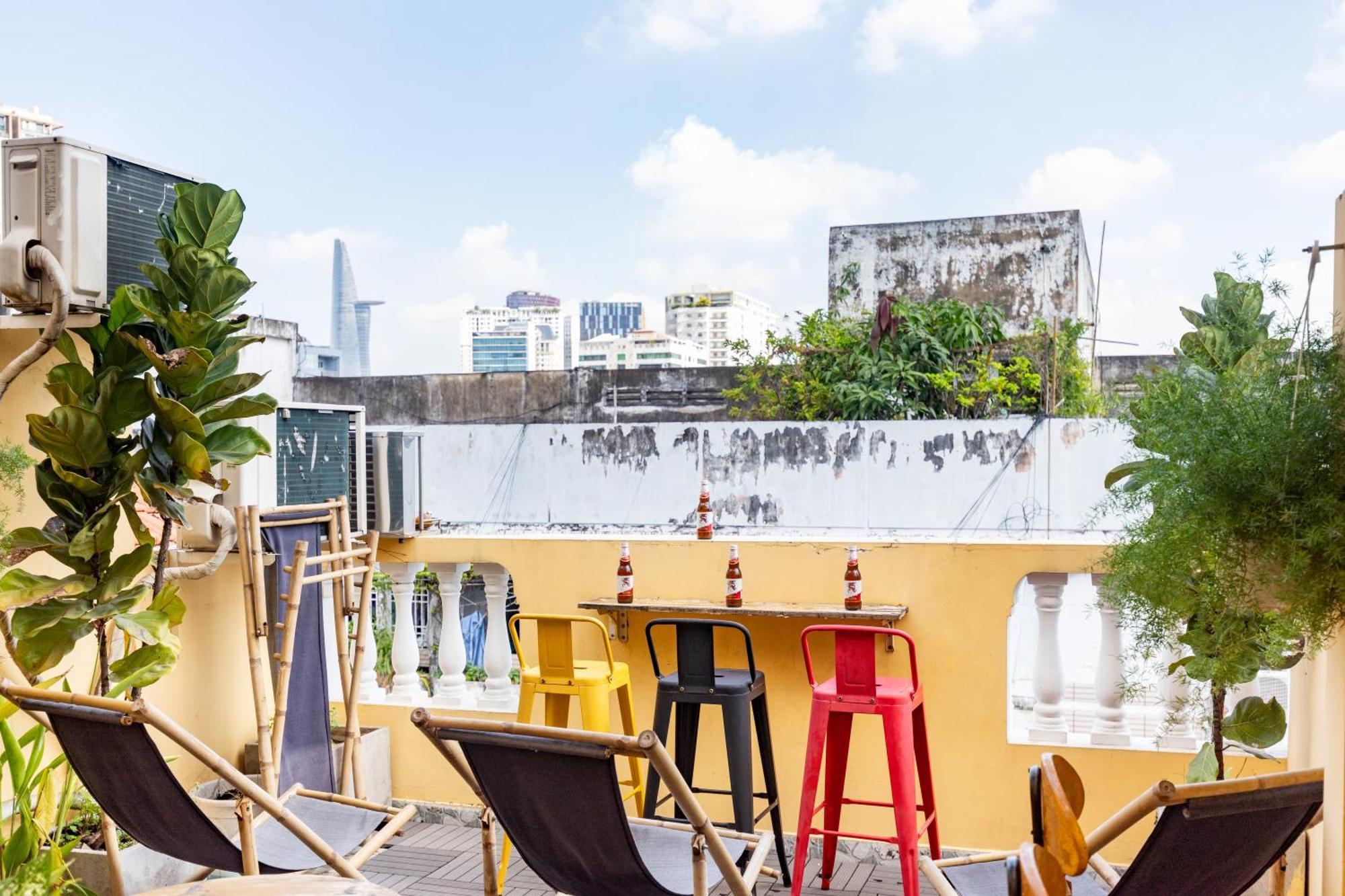 Saigon Authentic Hostel - Daily Walking Morning City Tour, Fresh Daily Breakfast, Gym & Rooftop Billiard Thành Pho Ho Chí Minh Esterno foto