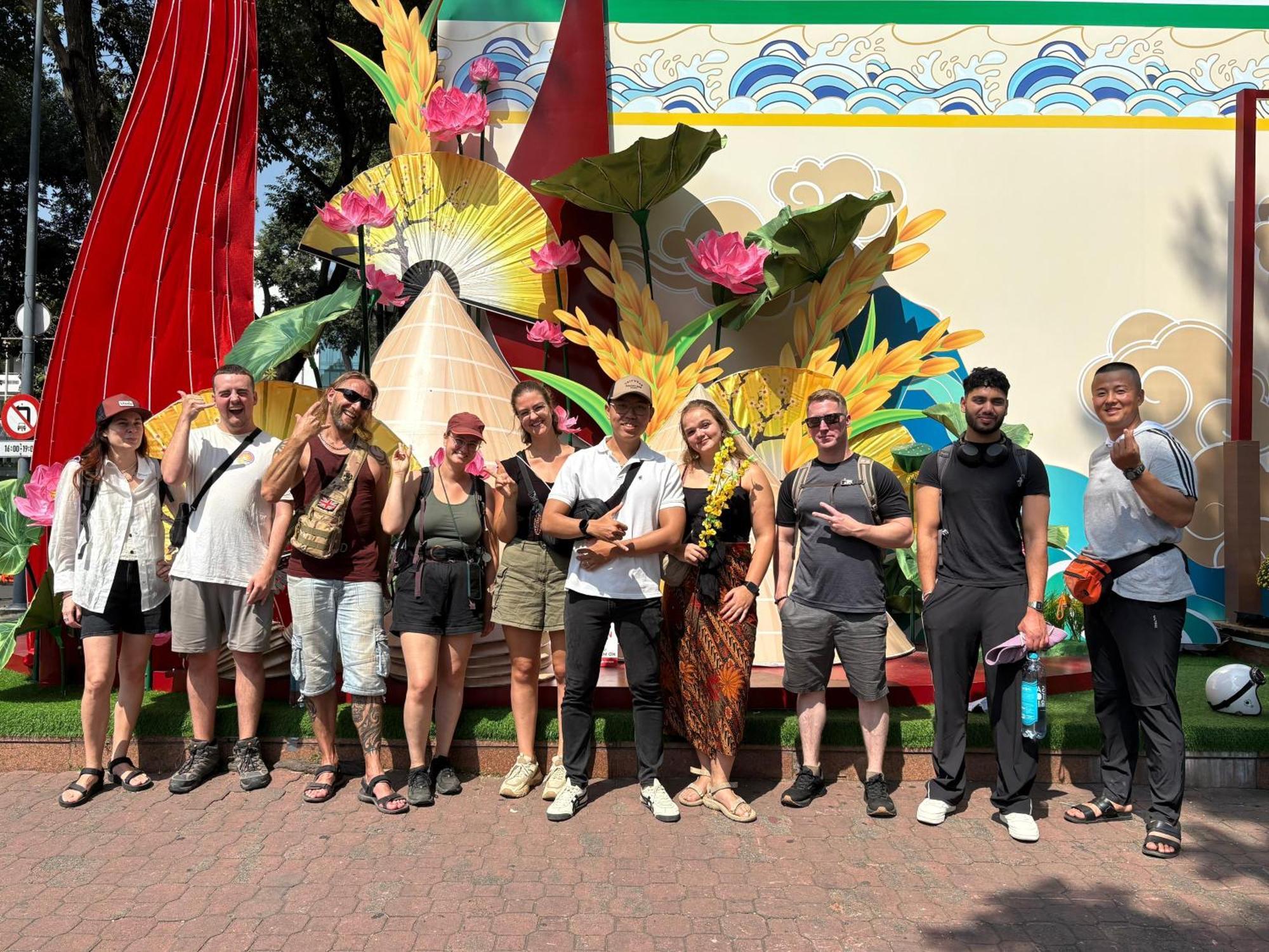 Saigon Authentic Hostel - Daily Walking Morning City Tour, Fresh Daily Breakfast, Gym & Rooftop Billiard Thành Pho Ho Chí Minh Esterno foto